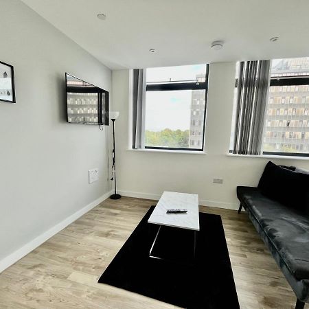 Stunning One Bedroom Apartment In Old Trafford Manchester Bagian luar foto