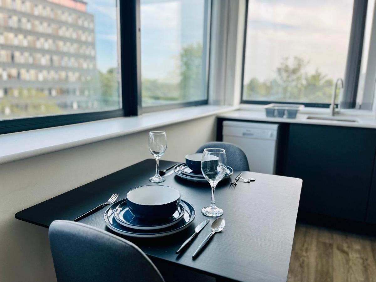 Stunning One Bedroom Apartment In Old Trafford Manchester Bagian luar foto